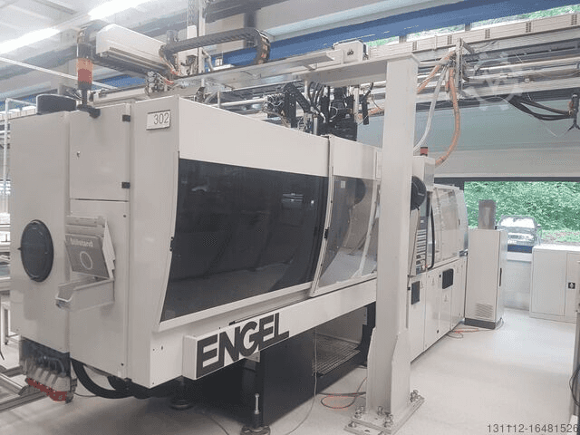 Gebrauchte 2K-Reinraummaschine Engel V 330H/80V/130 von 2006. Optional mit Roboter, 33.107 Betriebsstunden. Top-Zustand!