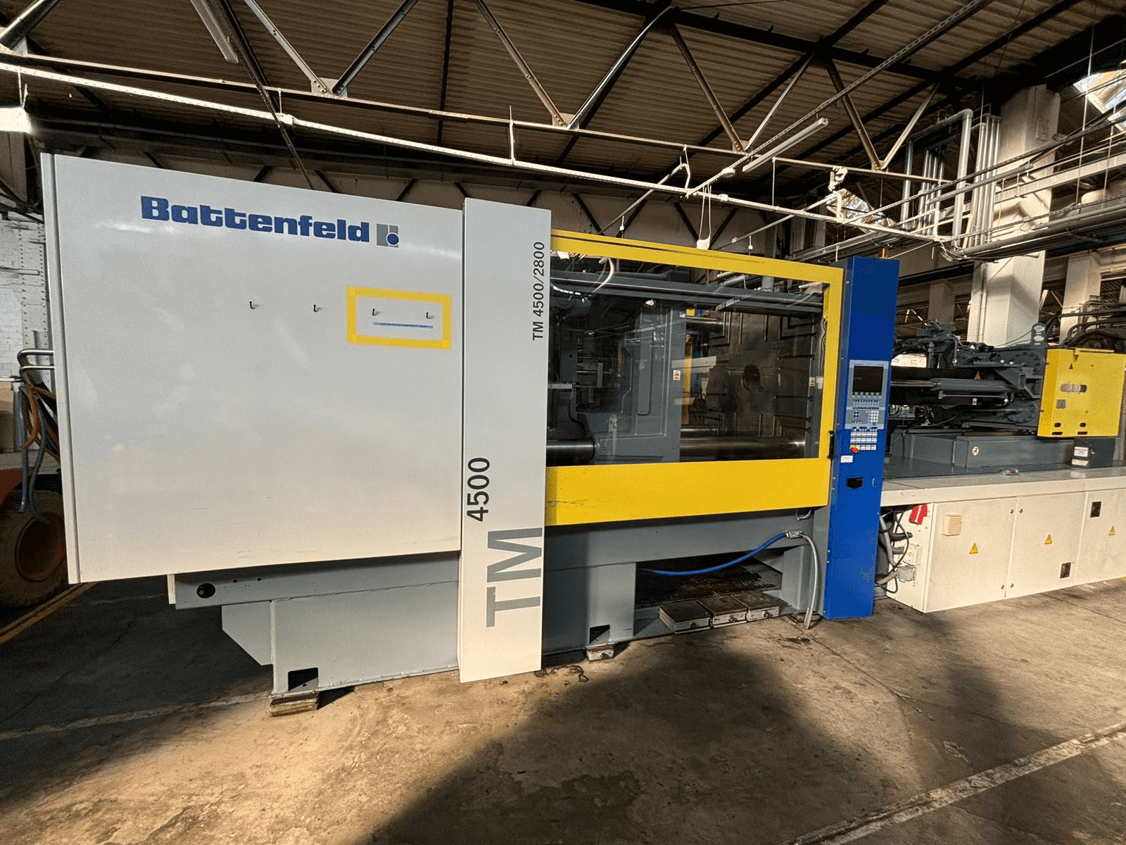 Hochwertige Battenfeld TM4500/2800 Spritzgussmaschine gebraucht, sofort verfügbar. Ankauf & Verkauf von Spritzgießmaschinen bei Maschinen-Handel.eu.